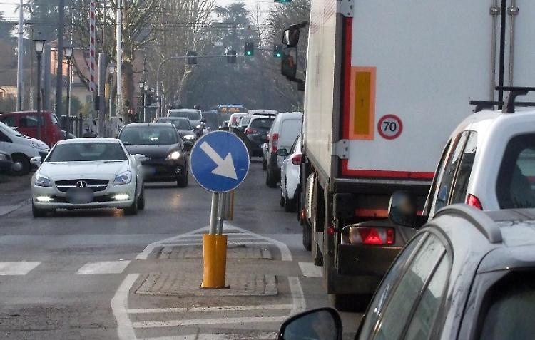 Due cantieri sullo stesso asse viabilistico: è caos