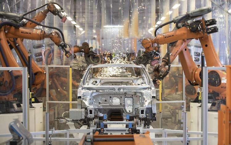 Volkswagen: verso taglio 5.000 posti di lavoro in Germania 