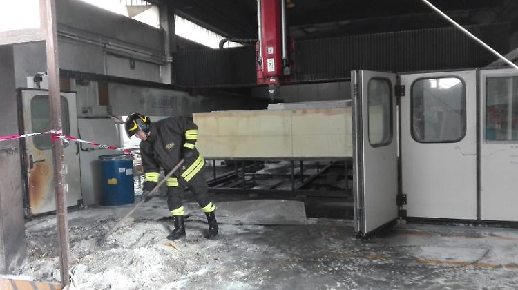 Incendio alla Blunautica di San Salvatore, si contano i danni