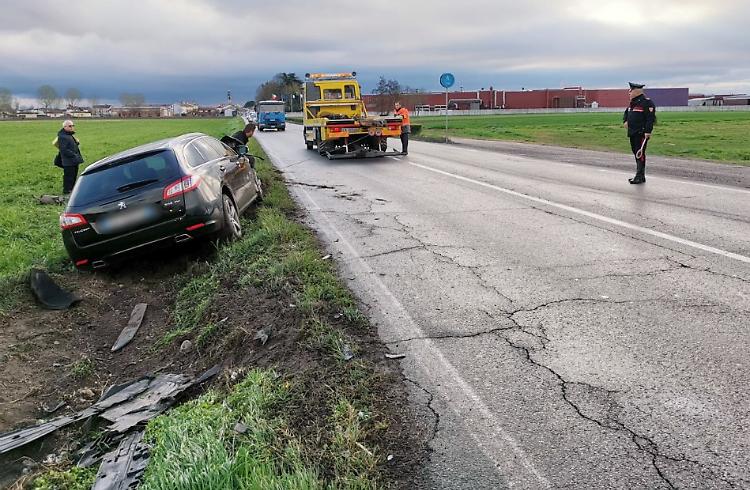 Scontro a Vicomoscano, ferita una 51enne di Viadana