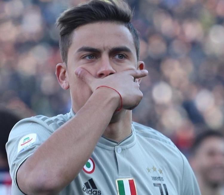 Il saluto di Paulo Dybala al bambino eroe Ramy