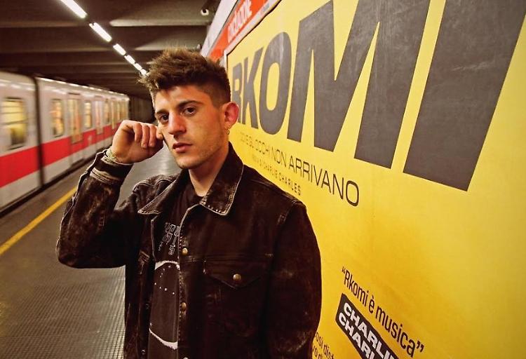 Rkomi al Tanta Robba Festival il 4 luglio