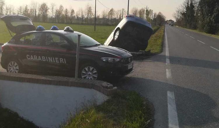 Auto nel fosso, un 76enne ricoverato