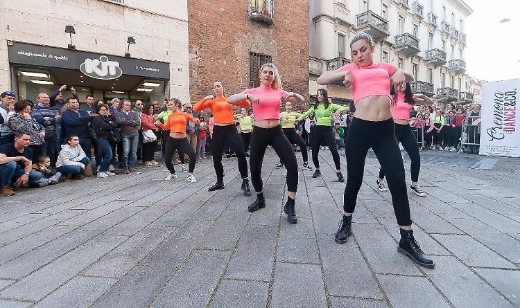 Su e giù per Corso a ritmo di street dance