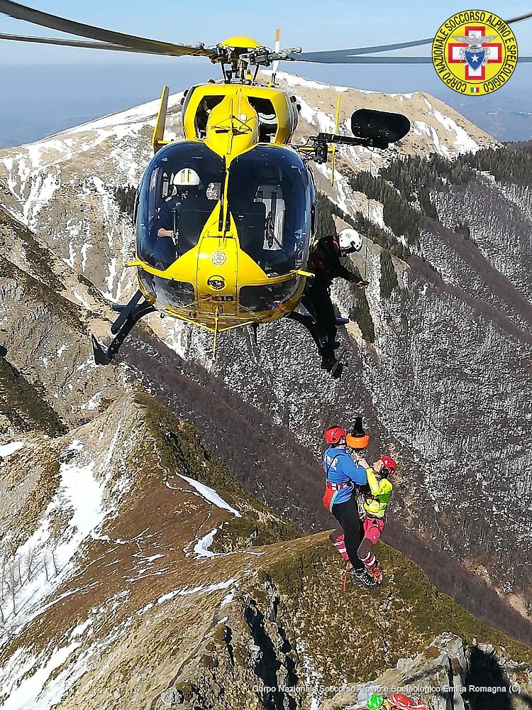 Cade su un sentiero della Val di Fassa, escursionista cremonese in ospedale
