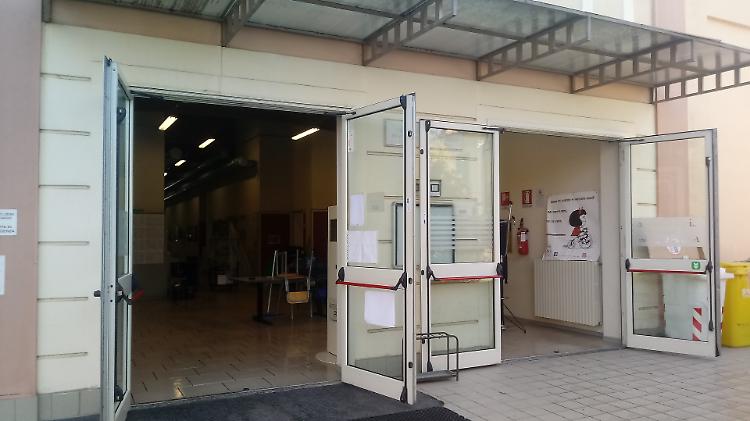 Corto circuito a presa di corrente, liceo linguistico inagibile