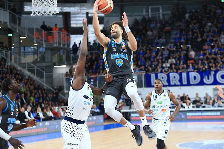 La Vanoli fa e disfa poi la spunta con Brescia (89-86)