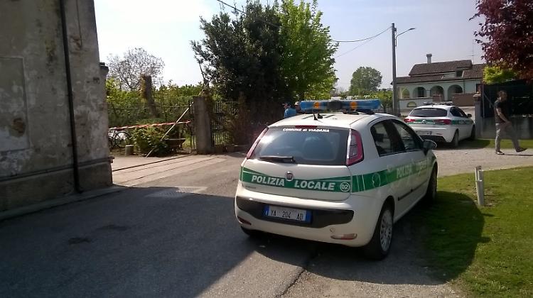 Muore schiacciato dal trattore