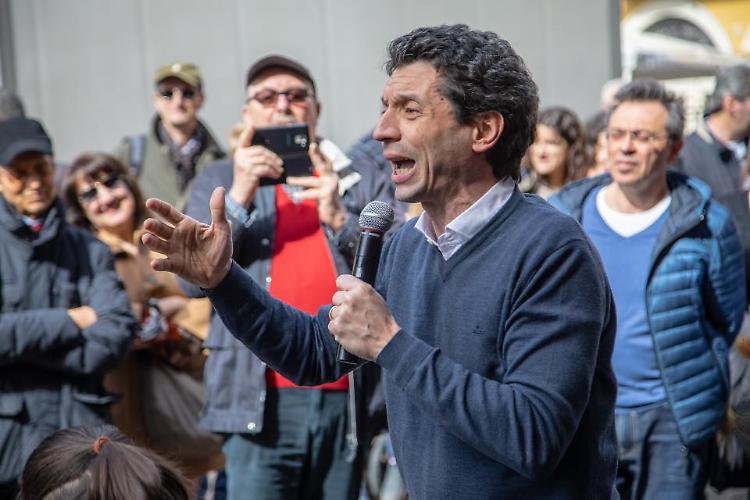 Anche Galimberti contro Salvini: 'La direttiva è pura propaganda'