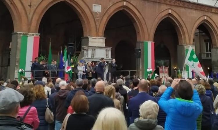 XXV Aprile,  celebrazioni in piazza. Protesta degli antagonisti