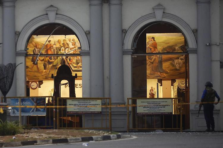 Sri Lanka,  il bilancio della strage scende di 100