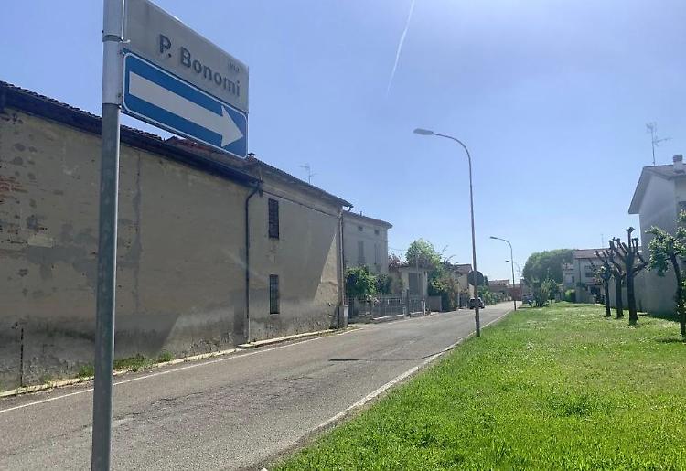 Furto in tre abitazioni di via Bonomi 