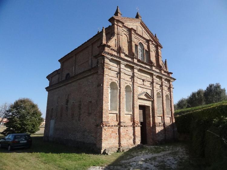 'Chi ama la chiesetta ci aiuti a salvare l'altare'