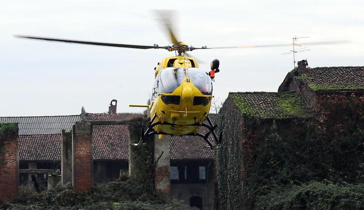 Si ribalta con il trattore, 58enne in gravi condizioni