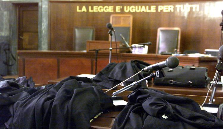 Tribunale: slogan giustizialisti, i penalisti scioperano tre giorni