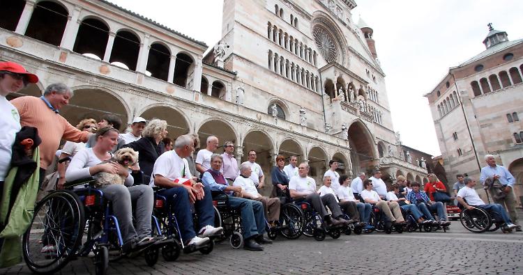 Disabili, ancora troppe barriere in città