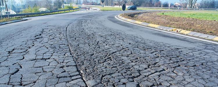 Rotatorie a nuovo, via alle opere di asfaltatura