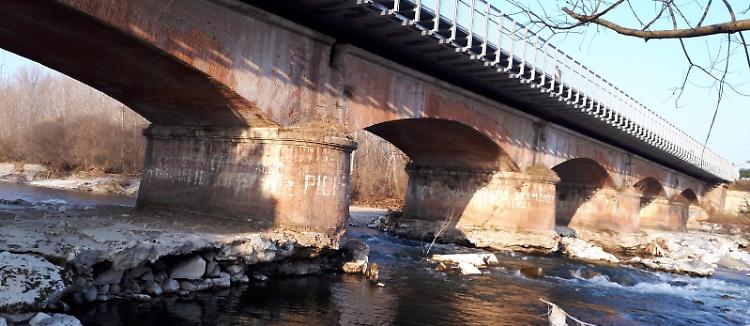 Ponte sull'Oglio, piloni consumati: la struttura è sempre più debole