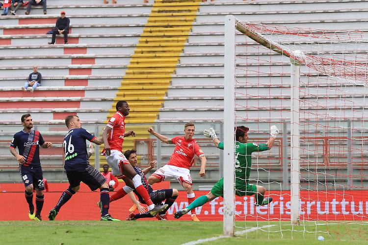 Sfuma il sogno playoff, Cremonese ko 3-1 a Perugia