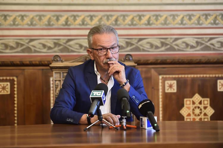 Legnano, pm: incarico in cambio di voti