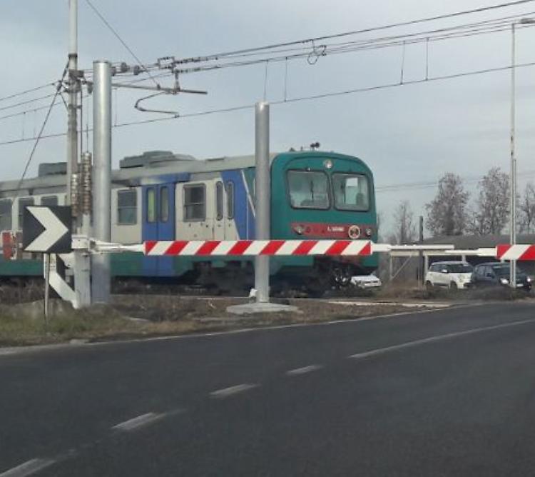 Ferrovia, slalom tra le sbarre: "Choc, pensavo si ribaltasse"