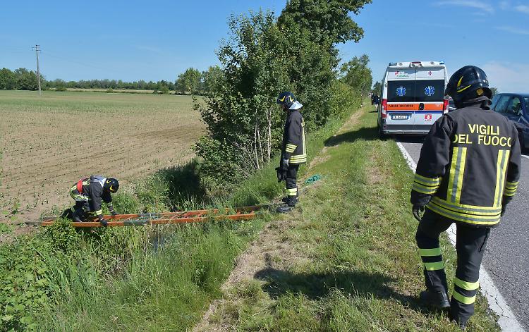 Auto esce di strada, contuso piadenese 67enne