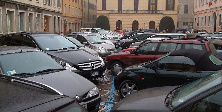 Sosta a pagamento, è subito gelo