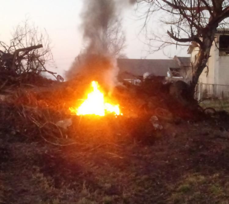 Pneumatici in fiamme, nuovo allarme in paese