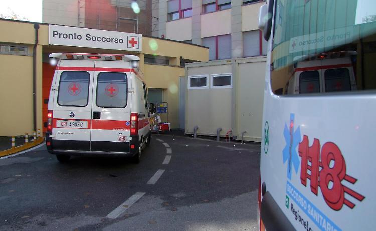 Litigio tra fidanzati, lei ha un'attacco d'ansia