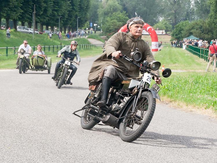 Lo spettacolo delle moto d'epoca con Sottocanna in circuito