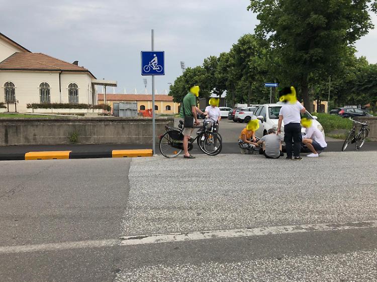 Sulla nuova ciclabile, subito incidente