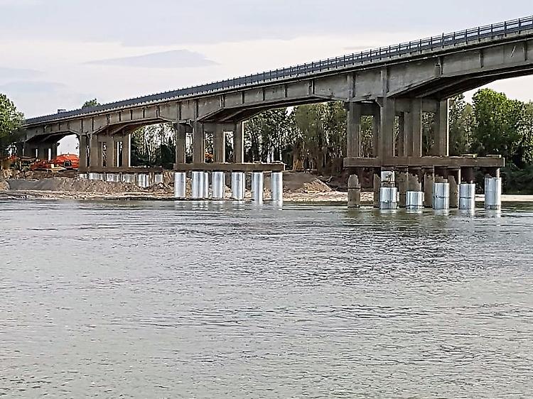 Ponte sul Po, lavori finiti. Ora le prove di carico