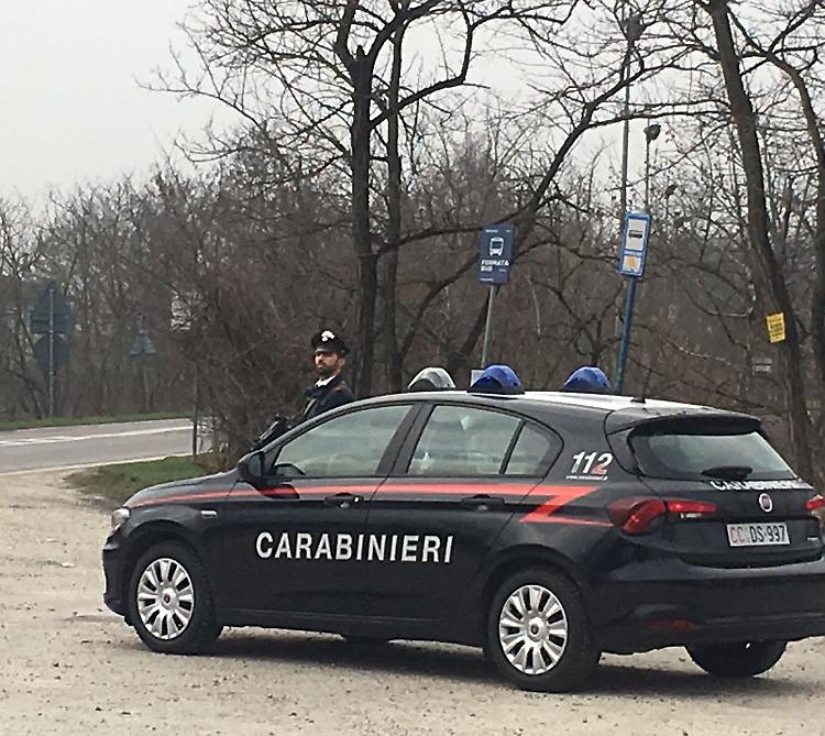 Coppia litiga, botte in strada: arrivano 118 e carabinieri