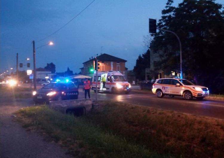 Auto si schianta contro un muretto, grave 39enne