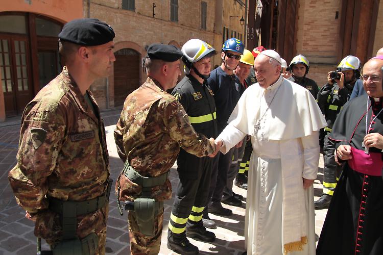 Il papa a Camerino, 'zona rossa' sorvegliata dai nostri militari