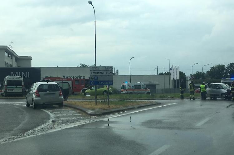 Scontro in tangenziale, tre auto coinvolte