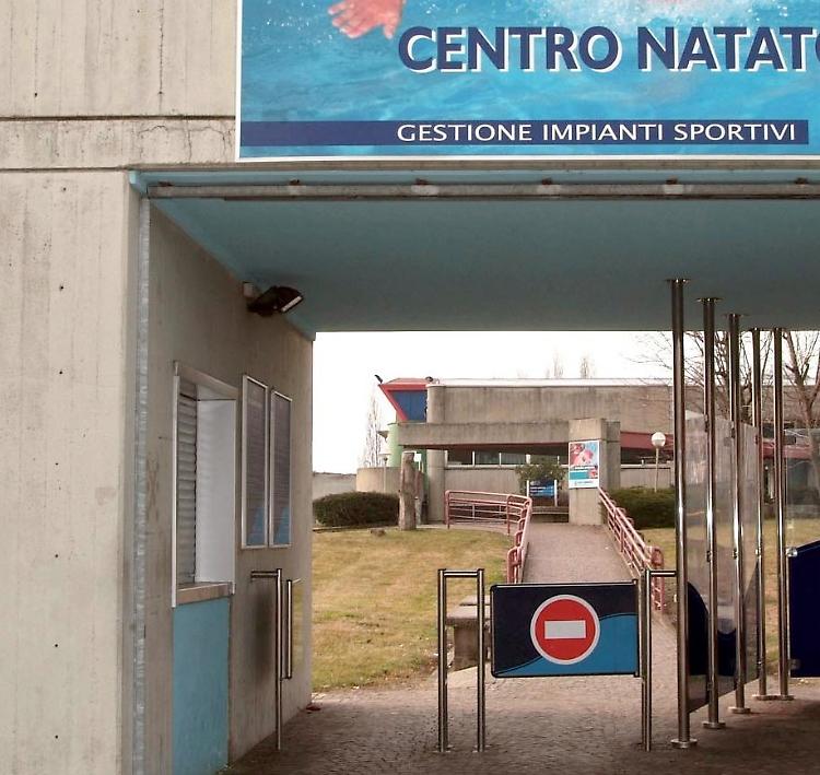 Piscina comunale: "Docce inutilizzabili e onde a singhiozzo"