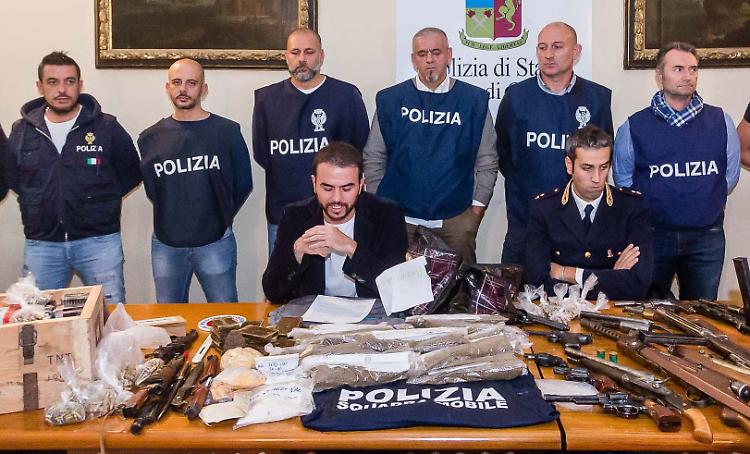 Furti in tribunale, così sparivano armi e droga