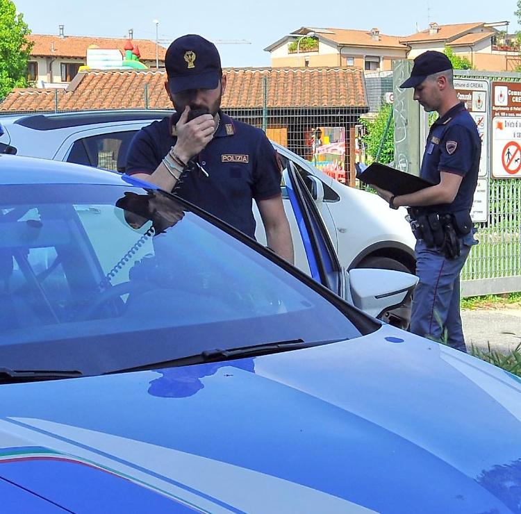 Ladro di spiccioli a scuola. Filmato dalle telecamere