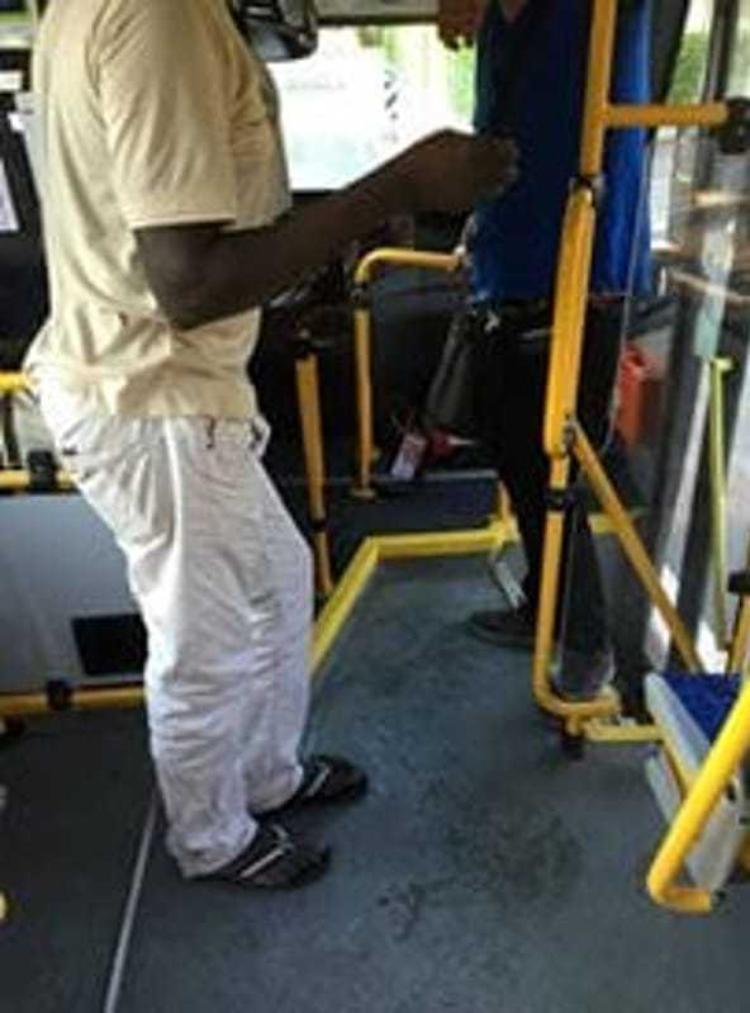 Caorso, fa pipì sull'autobus. Denunciato 40enne