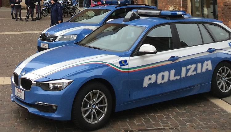 Polizia, locali al setaccio: droga e alcol ai minori nel mirino