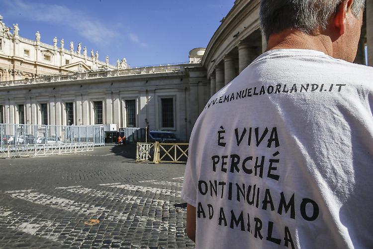 Caso Orlandi, riaperti due sepolcri 