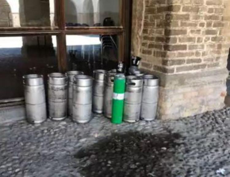 'Festa con alcol ai minori, risse e degrado: scempio in castello'