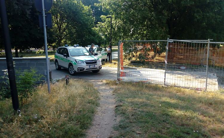 Carburante sversato in acqua. Serio molto inquinato