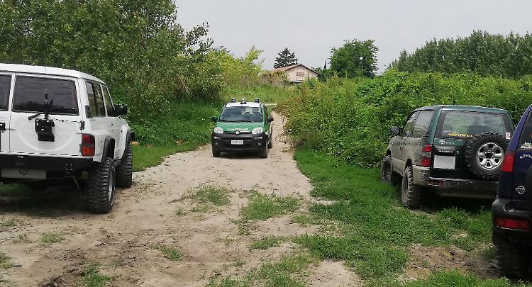 Gara di fuoristrada in golena, multe da 400 euro