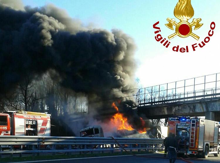 Strage in A21, il nuovo ponte in una notte