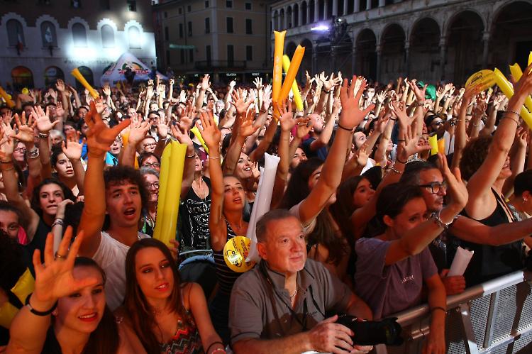 Torna Radio Bruno Estate, il 22 luglio i big della musica in piazza del Comune