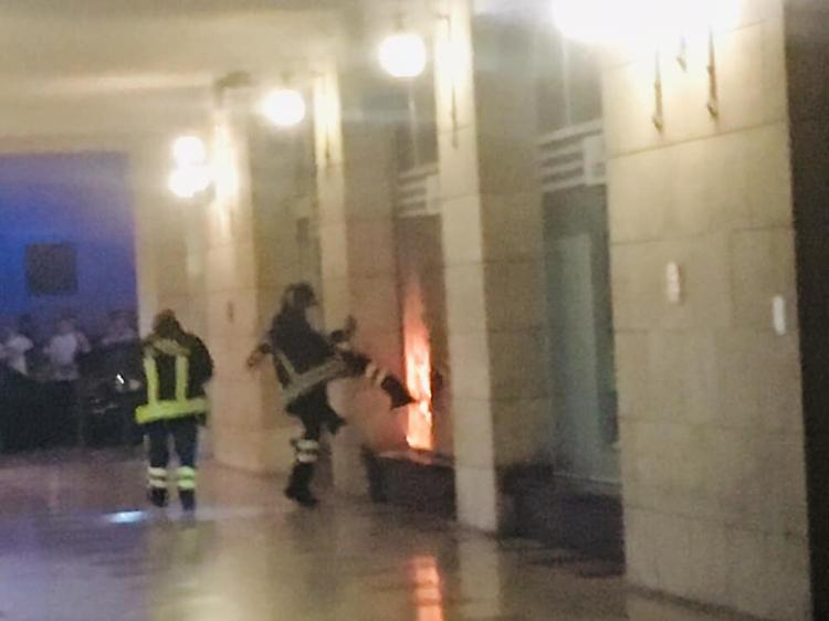 Corto circuito, incendio nella filiale della San Paolo