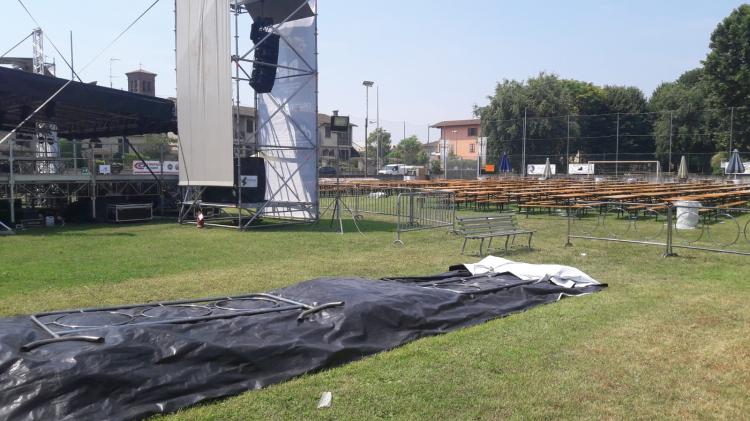 Cignone, si ribalta gioco gonfiabile: feriti due bambini