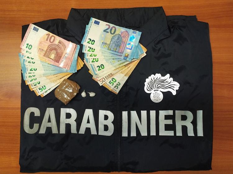 Spaccio di cocaina, un arresto e due persone denunciate